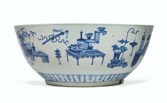 A LARGE BLUE AND WHITE 'ANTIQUES' BOWL - photo 1