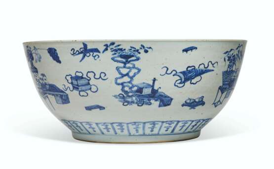 A LARGE BLUE AND WHITE 'ANTIQUES' BOWL - Foto 8