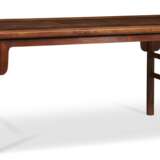 A HUALI RECESSED-LEG PAINTING TABLE - photo 4