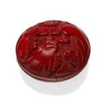 A MINIATURE CARVED RED LACQUER BOX AND A COVER - фото 2