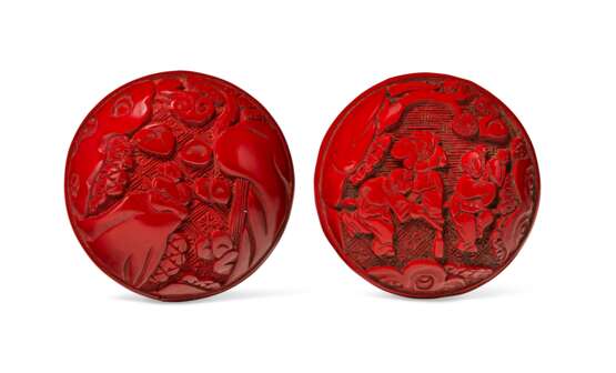 A MINIATURE CARVED RED LACQUER BOX AND A COVER - фото 4