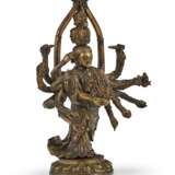 A BRONZE TANTRIC FIGURE OF GUANYIN - Foto 3