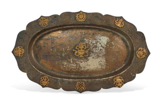 A SILVERED METAL TRAY WITH EIGHT AUSPICIOUS SYMBOLS - photo 1
