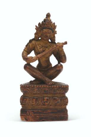 A POLYCHROMED WOODEN FIGURE OF SARASWATI - photo 2