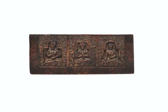 A CARVED WOODEN MANUSCRIPT COVER - фото 1