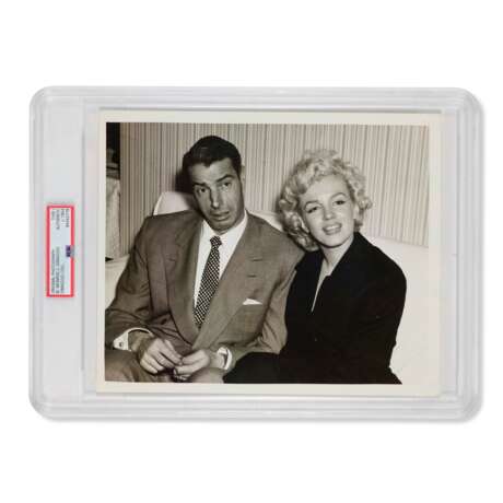 Marilyn Monroe and Joe DiMaggio Photograph c.1954 (Joe DiMaggio Collection)(PSA/DNA Type I) - фото 1