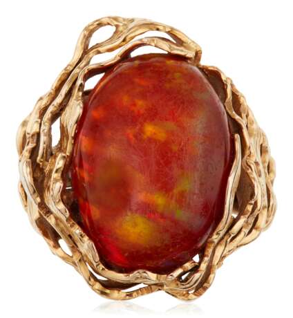 GILBERT ALBERT AMBER AND GOLD EARRINGS AND UNSIGNED FIRE OPAL RING - Foto 4