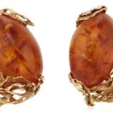 GILBERT ALBERT AMBER AND GOLD EARRINGS AND UNSIGNED FIRE OPAL RING - photo 7