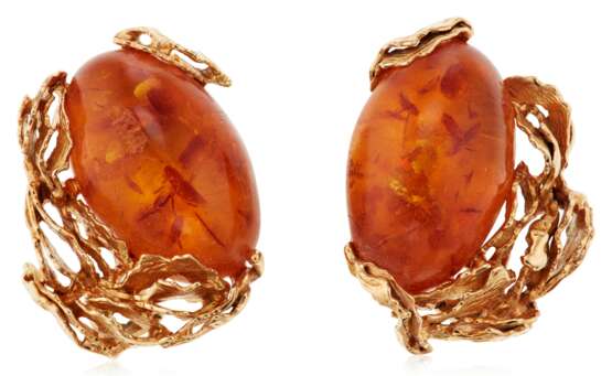 GILBERT ALBERT AMBER AND GOLD EARRINGS AND UNSIGNED FIRE OPAL RING - фото 7