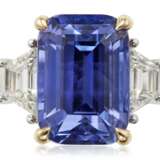 COLOR CHANGE SAPPHIRE AND DIAMOND RING - Foto 1