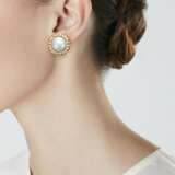 Dunay, Henry. HENRY DUNAY CULTURED PEARL AND DIAMOND EARRINGS - Foto 2