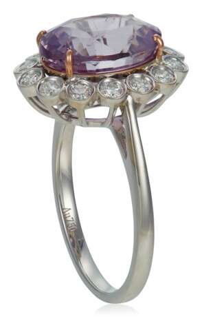 COLORED SAPPHIRE AND DIAMOND RING - фото 3
