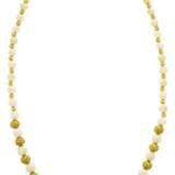 NO RESERVE | CORAL BEAD AND GOLD NECKLACE - фото 3