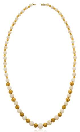 NO RESERVE | CORAL BEAD AND GOLD NECKLACE - Foto 4