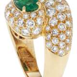 Cartier. CARTIER TWIN-STONE EMERALD AND DIAMOND RING - photo 3
