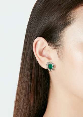 NO RESERVE | EMERALD AND DIAMOND EARRINGS - Foto 2