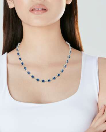 NO RESERVE | SUITE OF SAPPHIRE AND DIAMOND JEWELRY - Foto 2
