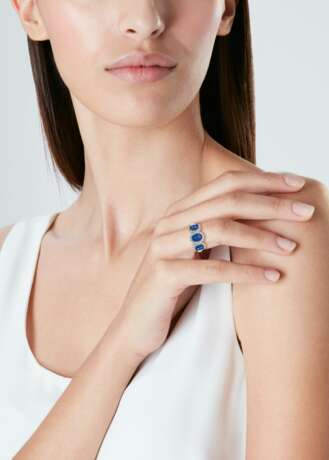 NO RESERVE | SUITE OF SAPPHIRE AND DIAMOND JEWELRY - Foto 4