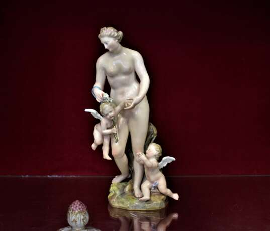 Скульптурная композиция "Дама с амурчиками" Мейсен XIX век - photo 1