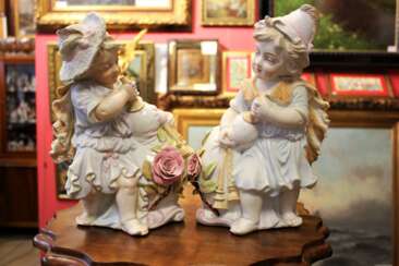 Pair of figurines-vases 