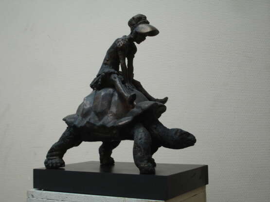 Девочка на черепахе 2013 - Foto 1