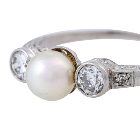 Ring mit feiner Perle, 2 Altschliffdiamanten von zusammen ca. 0,4 ct, - photo 5