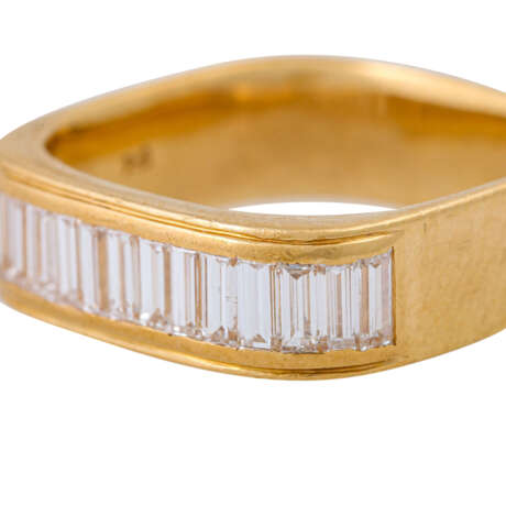 Ring mit 16 Diamanten im Baguette-Schliff, zusammen ca. 1,1 ct, - Foto 5