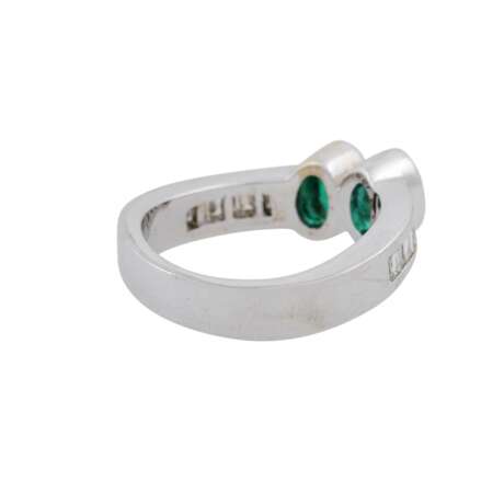 Ring mit 2 Smaragden zusammen ca. 0,70 ct - Foto 3