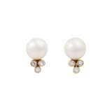Ohrringe mit Perlen und kleinen Brillanten zusammen ca. 0,04 ct, - photo 1