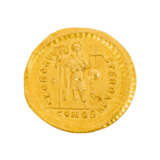 Byzantinisches Reich - Goldsolidus 1.H. 5. Jahrhundert. Chr./Konstantinopel - Foto 2