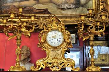 Mantel clock and pair of candelabra in the Baroque style, XIX century