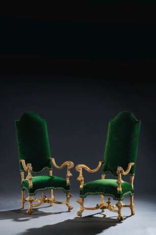 A PAIR OF QUEEN ANNE GILTWOOD ARMCHAIRS - фото 1