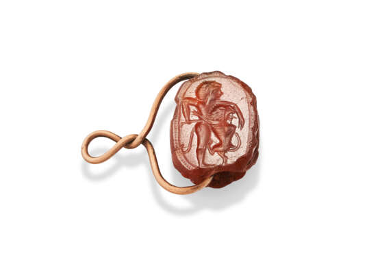 A GREEK CARNELIAN SCARAB WITH HERAKLES AND THE NEMEAN LION - photo 1