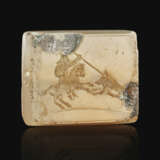 A GRECO-PERSIAN BROWN CHALCEDONY TABLOID WITH A PERSIAN HORSEMAN SPEARING A BOAR - фото 1