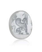Époque classique. A GRECO-PERSIAN GRAY CHALCEDONY SCARABOID WITH A BEARDED MALE GOAT-SPHINX