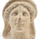 AN ETRUSCAN TERRACOTTA VOTIVE FEMALE HEAD - photo 1