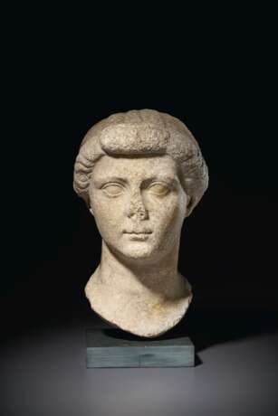 A ROMAN MARBLE PORTRAIT HEAD OF THE EMPRESS LIVIA - Foto 1