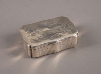 A SILVER SNUFF BOX WITH ARCHITECTURAL VIEW: ALEXANDER COLUMN IN ST. PETERSBURG