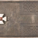 A SILVER CIGARETTE CASE WITH THE ORDER OF ST. GEORGE - Foto 1