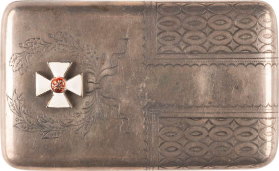 A SILVER CIGARETTE CASE WITH THE ORDER OF ST. GEORGE - фото 1
