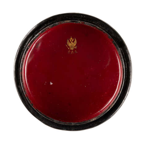 A LPAPIERMACHÉ AND LACQUER BOX WITH RUSSIAN PEASANTS - фото 3