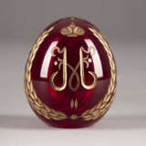 A GLASS EASTER EGG WITH DOUBLE-HEADED EAGLE AND IMPERIAL CYPHER OF NICHOLAS II OF RUSSIA - фото 2