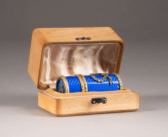 A SILVER-GILT AND GUILLOCHÉ ENAMEL BOX WITHIN FITTED CASE - photo 1