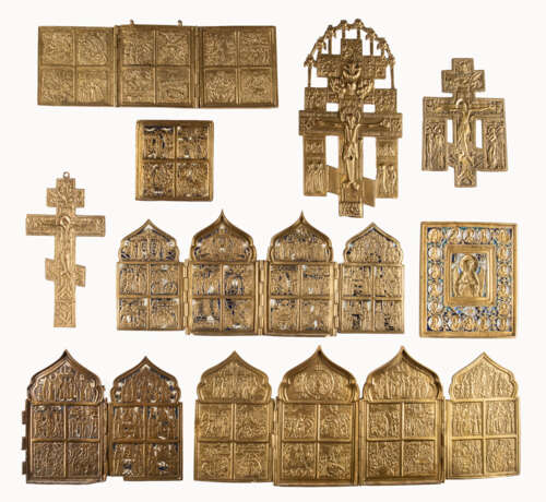 THREE CRUCIFIXES, TWO QUADRIPTYCHS, TRIPTYCH ANS THREE BRASS ICONS AND FRAGMENTS SHOWING THE MAIN FEASTS OF THE ORTHODOX CHURCH AND THE IMAGES OF CHRIST - Foto 1