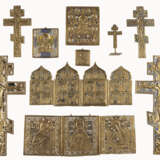 FIVE CRUCIFIXES, TRIPTYCH, QUADRIPTYCH AND THREE BRASS ICONS SHOWING ST. NICHOLAS OF MYRA - Foto 1