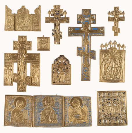 FOUR CRUCIFIXES, TWO TRIPTYCHS AND FOUR BRASS ICONS SHOWING THE DEISIS AND THE IMAGES OF THE MOTHER OF GOD - Foto 1