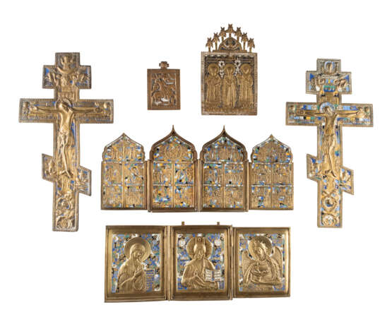 A TRIPTYCH, A QUADRIPTYCH, TWO CRUCIFIXES AND TWO BRASS ICONS SHOWING THE DEISIS AND SELECTED SAINTS - Foto 1