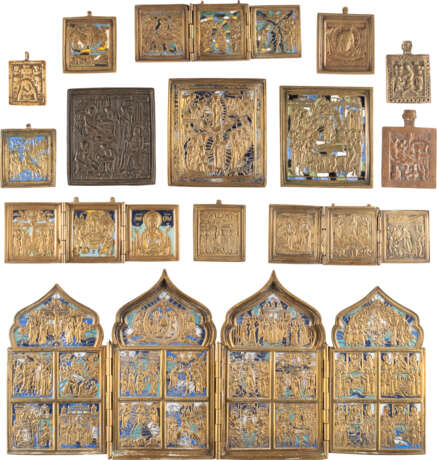 A QUADRIPTYCH, THREE TRIPTYCHS AND TEN BRASS ICONS SHOWING THE MAIN FEASTS OF THE ORTHODOX CHURCH AND THE IMAGES OF CHRIST - Foto 1