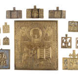 FOUR TRIPTYCHS AND NINE BRASS ICONS SHOWING ST. NICHOLAS OF MYRA AND ST. NICHOLAS OF MOZHAISK - Foto 1