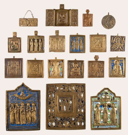 A TRIPTYCH, A DIPTYCH AND SEVENTEEN BRASS ICONS SHOWING SELECTED SAINTS - фото 1